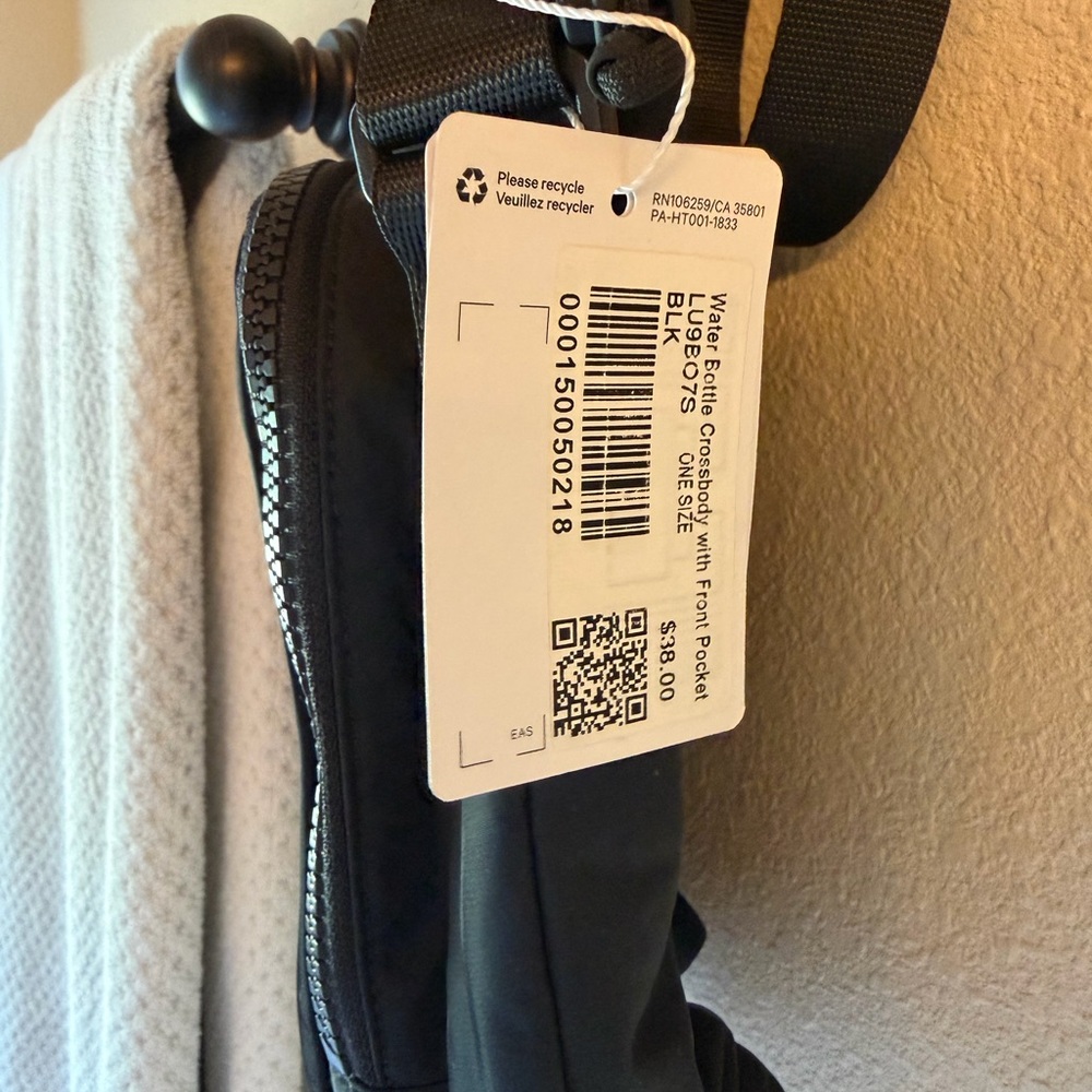 lululemon water bottle crossbody - Picture 3 of 3